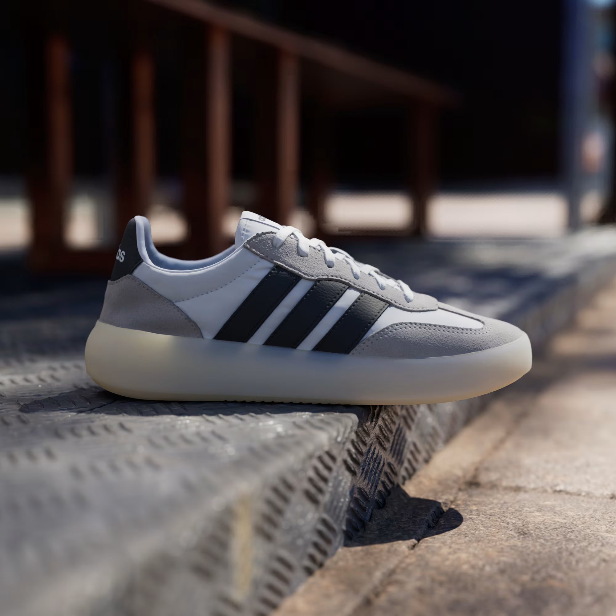 Adidas - Tenis Barreda Decode para Mujer – Blanco, Negro y Gris