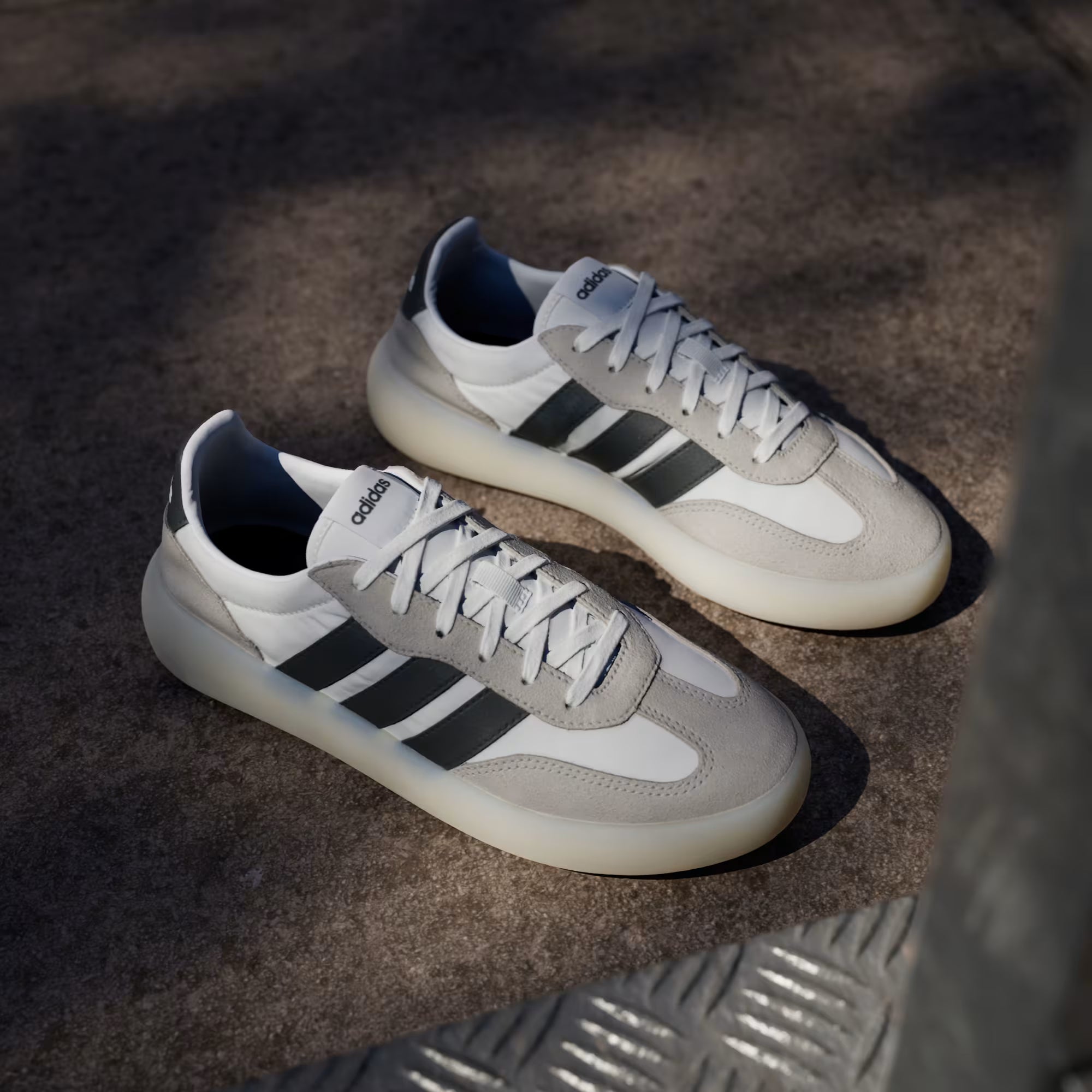 Adidas - Tenis Barreda Decode para Mujer – Blanco, Negro y Gris