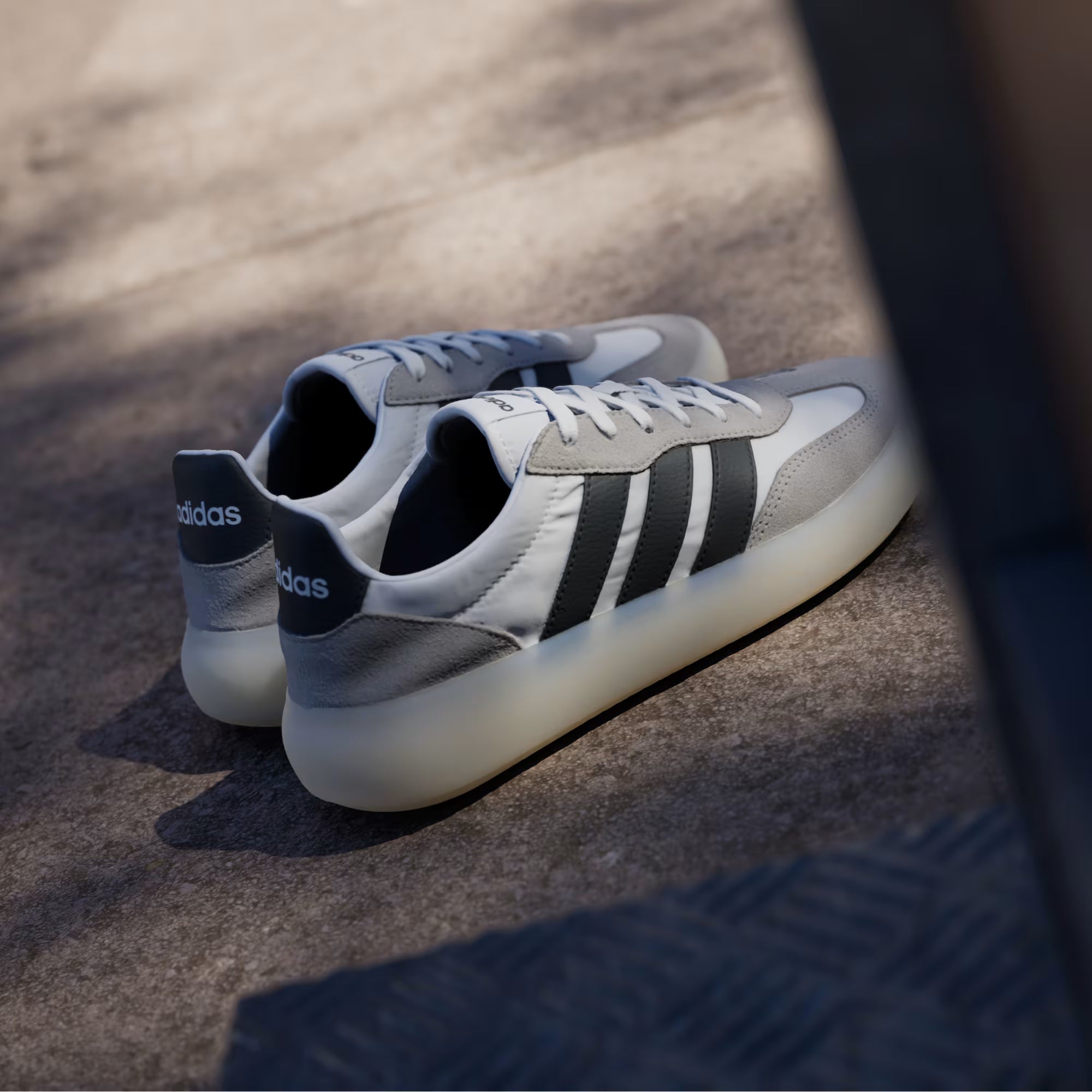 Adidas - Tenis Barreda Decode para Mujer – Blanco, Negro y Gris